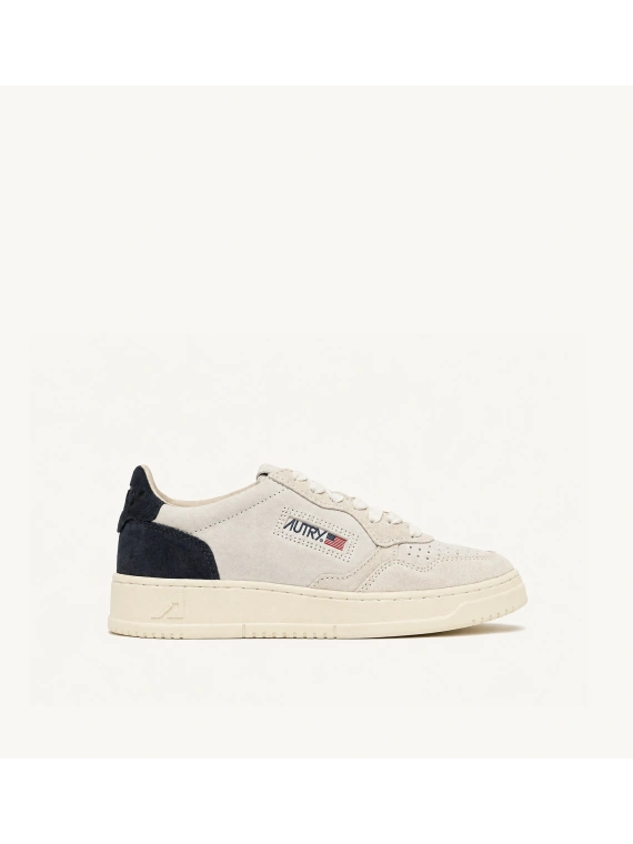 sneakers_medalist_low_tricolor_in_suede_bianco_sand_e_blue_space_845465_dettaglio_02_20251203122415 – copia